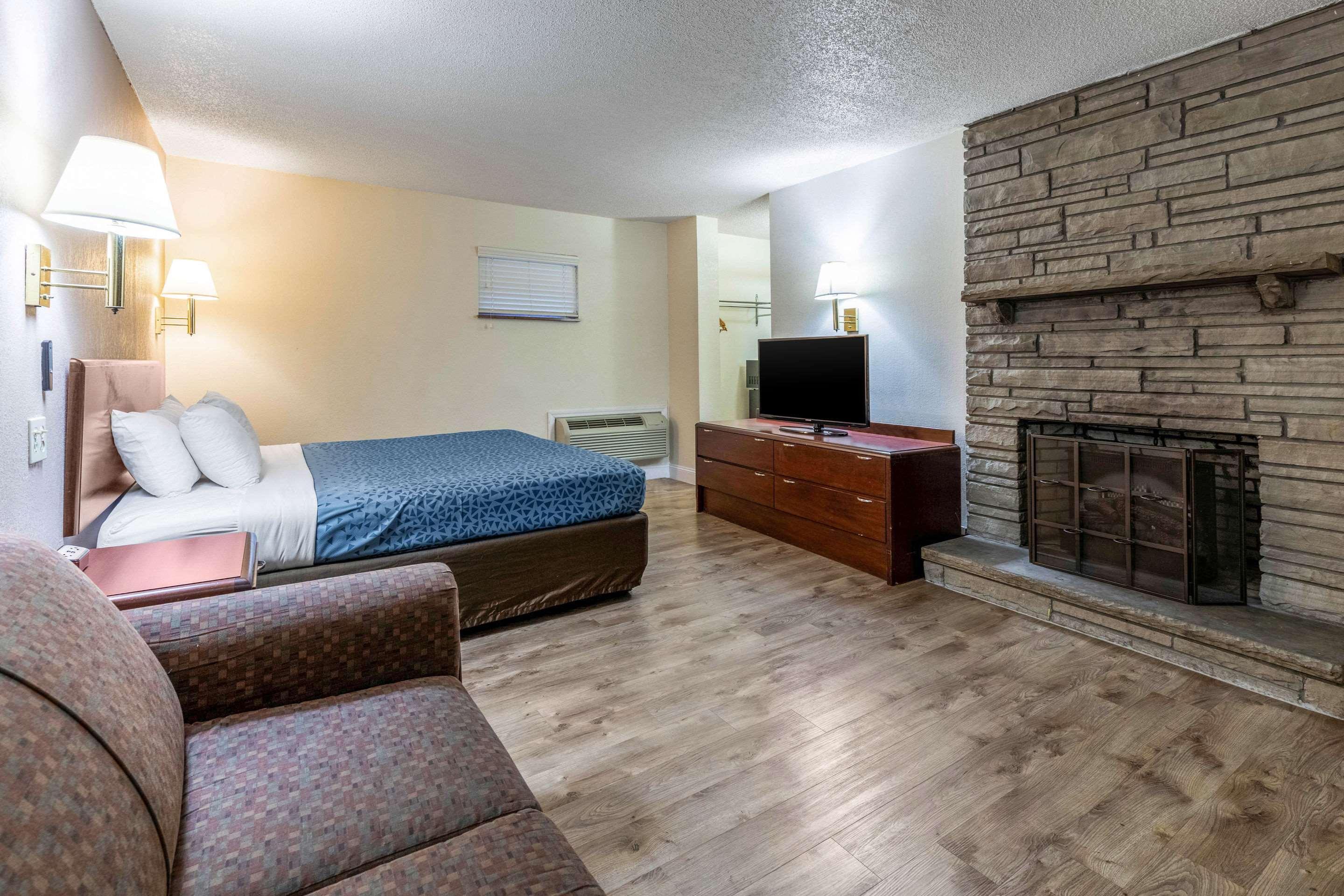 Econo Lodge Inn & Suites On The River Gatlinburg Dış mekan fotoğraf