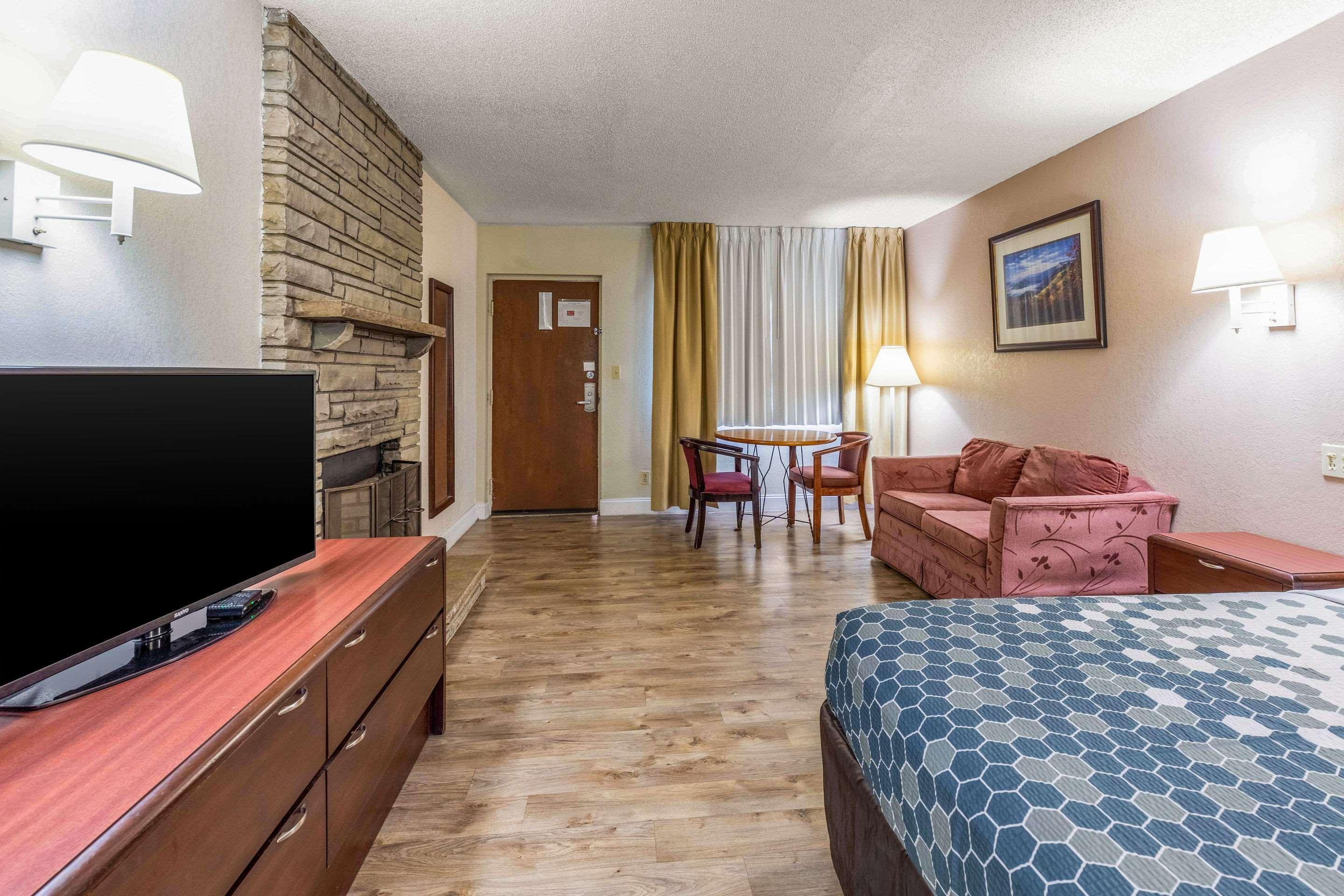 Econo Lodge Inn & Suites On The River Gatlinburg Dış mekan fotoğraf