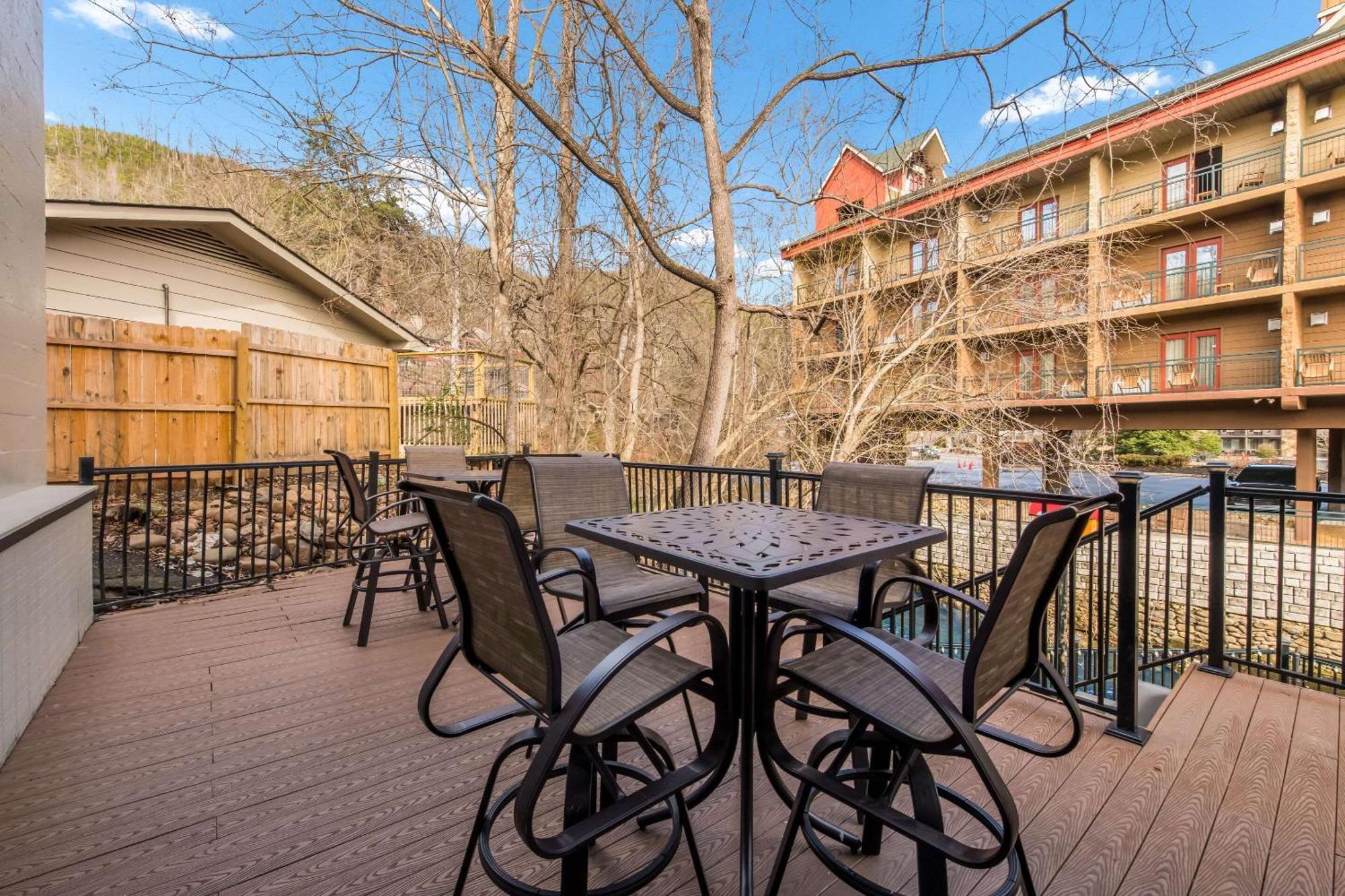 Econo Lodge Inn & Suites On The River Gatlinburg Dış mekan fotoğraf
