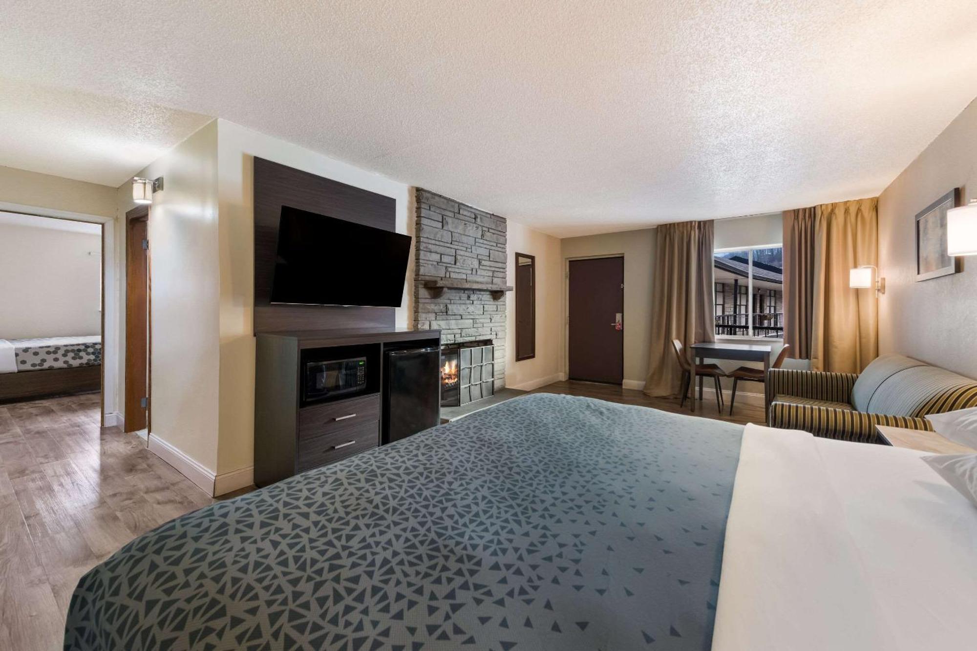 Econo Lodge Inn & Suites On The River Gatlinburg Dış mekan fotoğraf