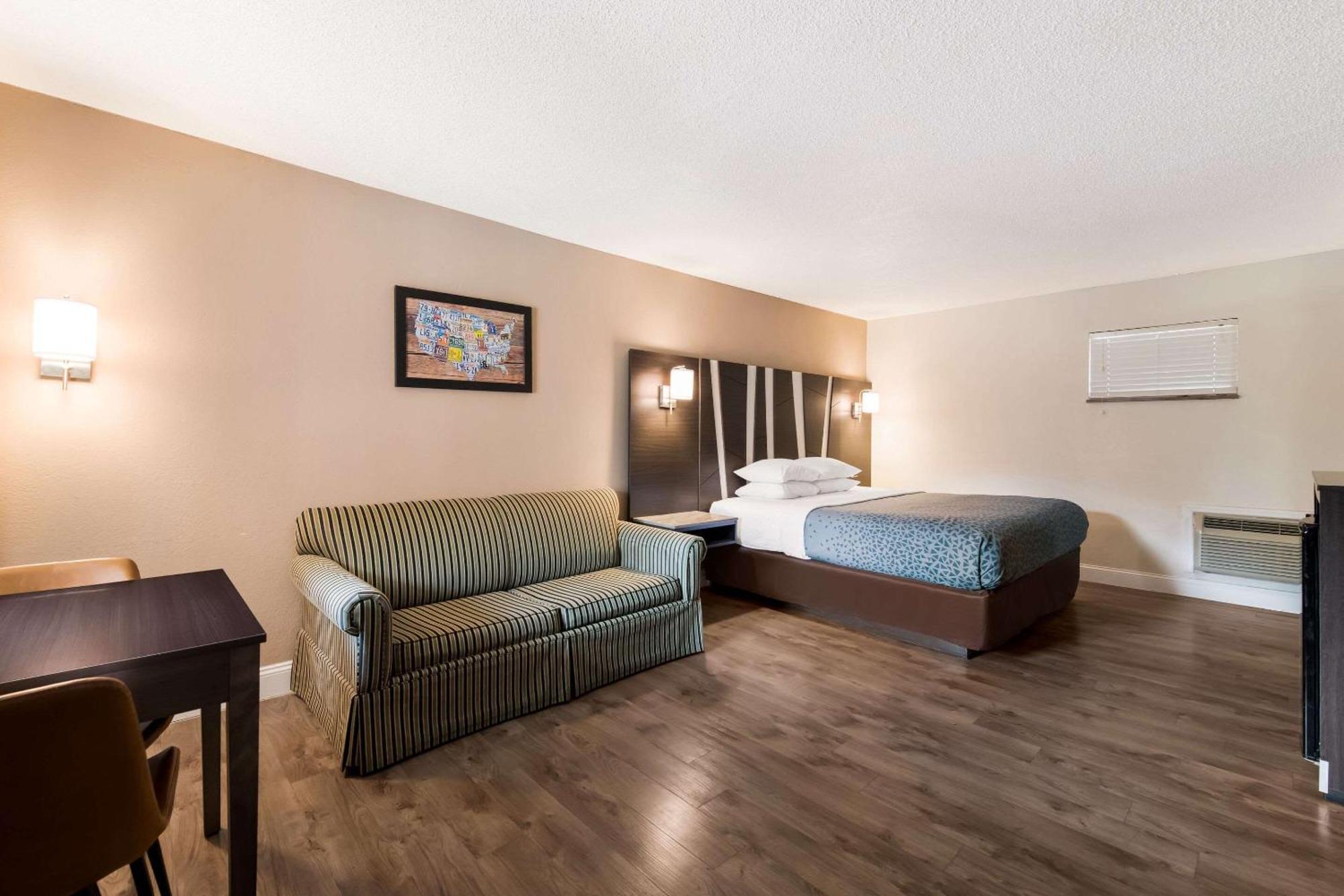 Econo Lodge Inn & Suites On The River Gatlinburg Dış mekan fotoğraf