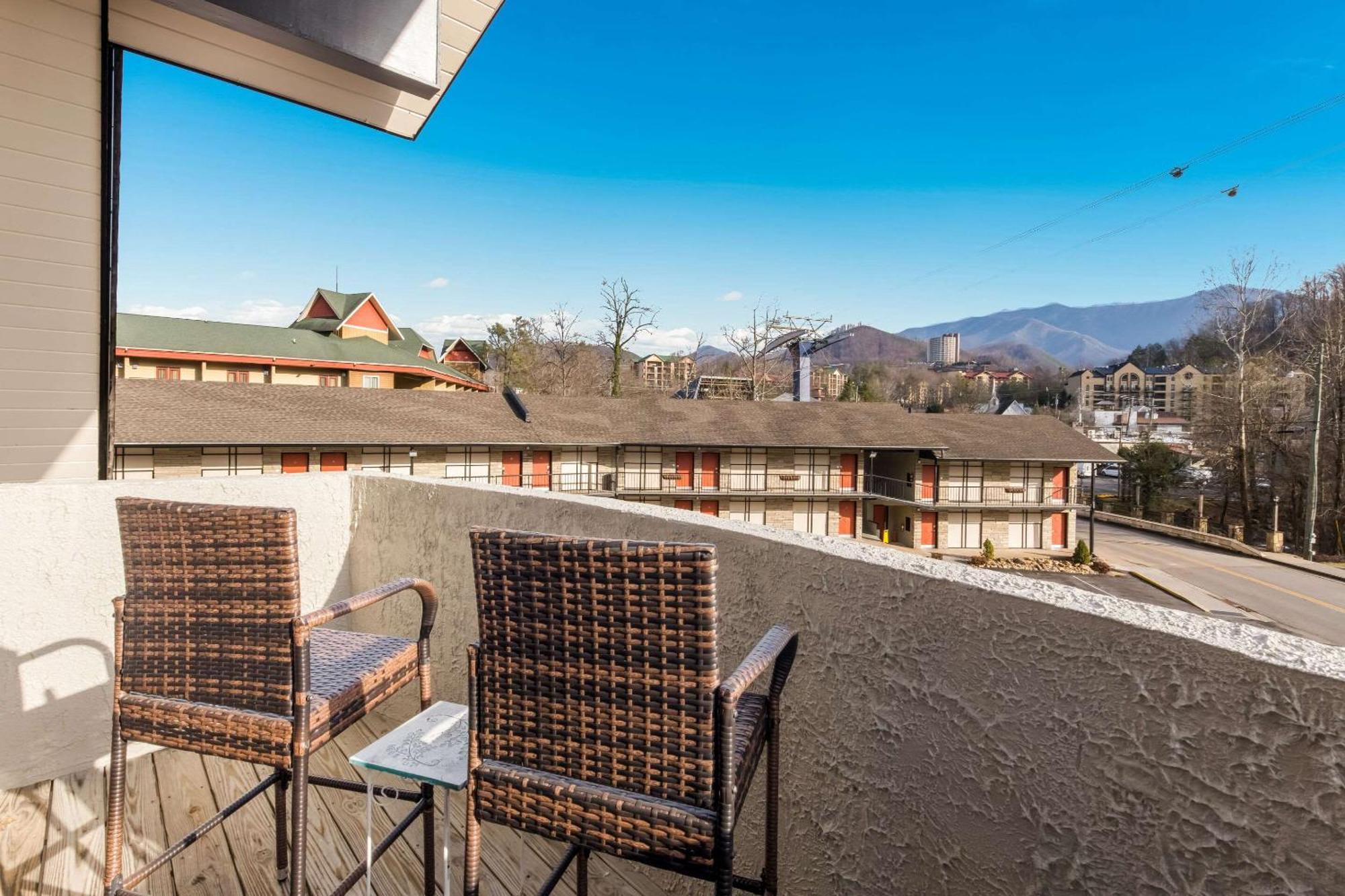 Econo Lodge Inn & Suites On The River Gatlinburg Dış mekan fotoğraf