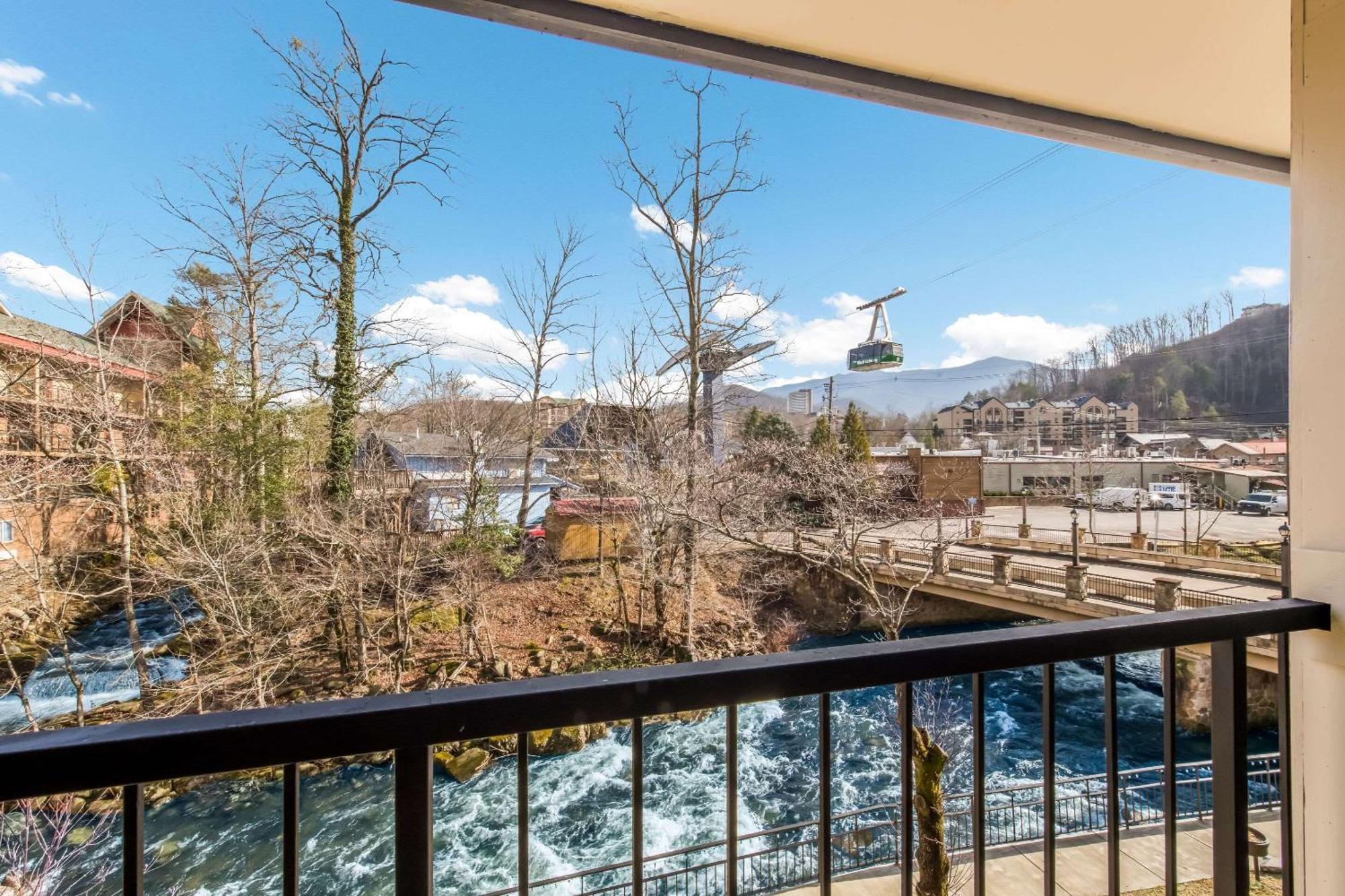 Econo Lodge Inn & Suites On The River Gatlinburg Dış mekan fotoğraf